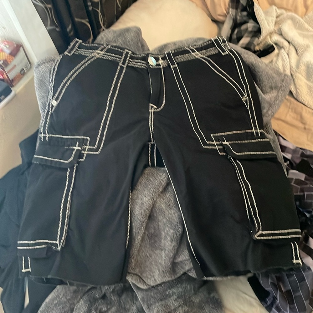 True Religion black cargo shorts in size 31